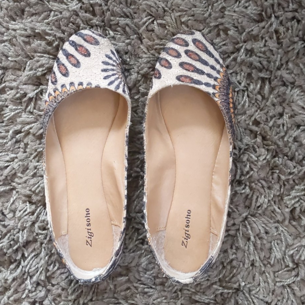 Zigi Soho Flats Size 6